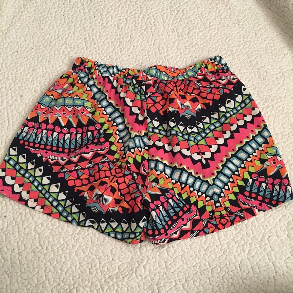 Patterned Shorts - Picture 2 of 3